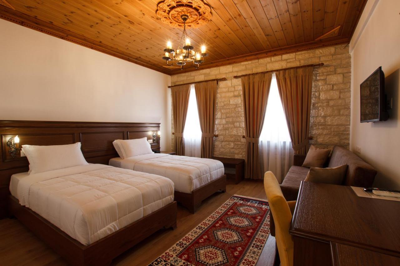 Rose Garden Hotel Gjirokastër 外观 照片
