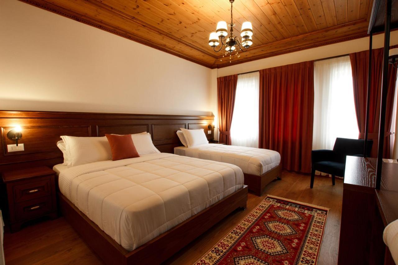 Rose Garden Hotel Gjirokastër 外观 照片