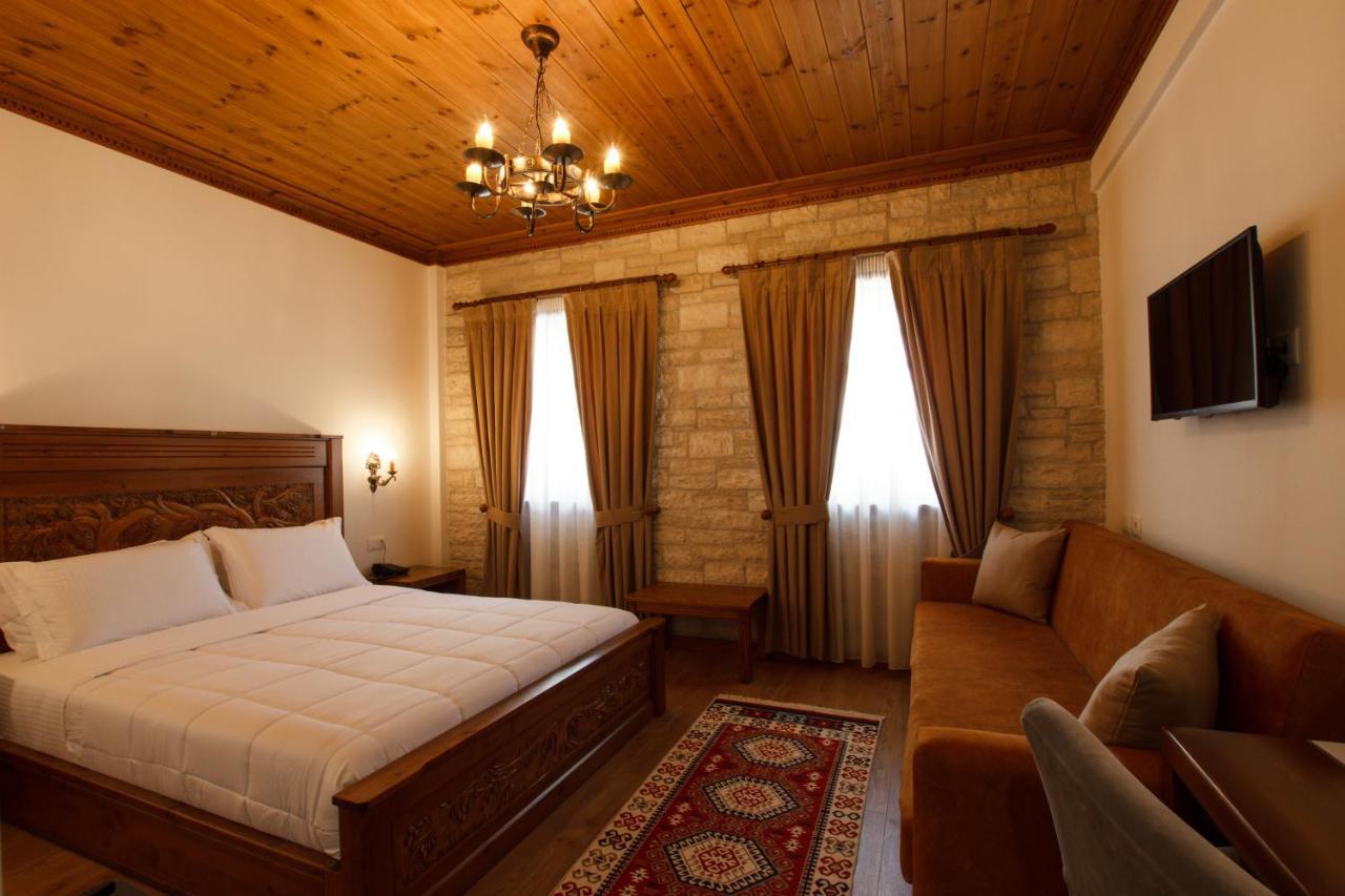 Rose Garden Hotel Gjirokastër 外观 照片