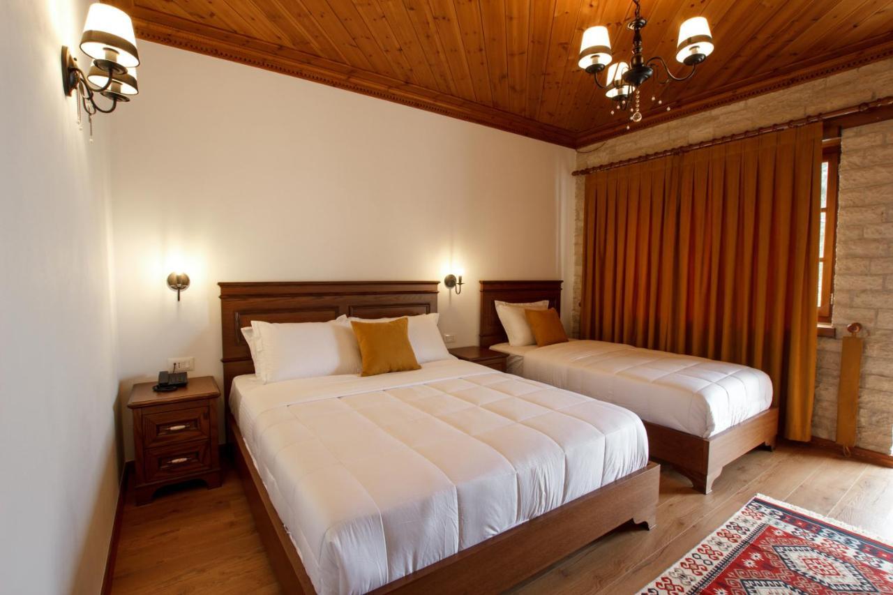 Rose Garden Hotel Gjirokastër 外观 照片