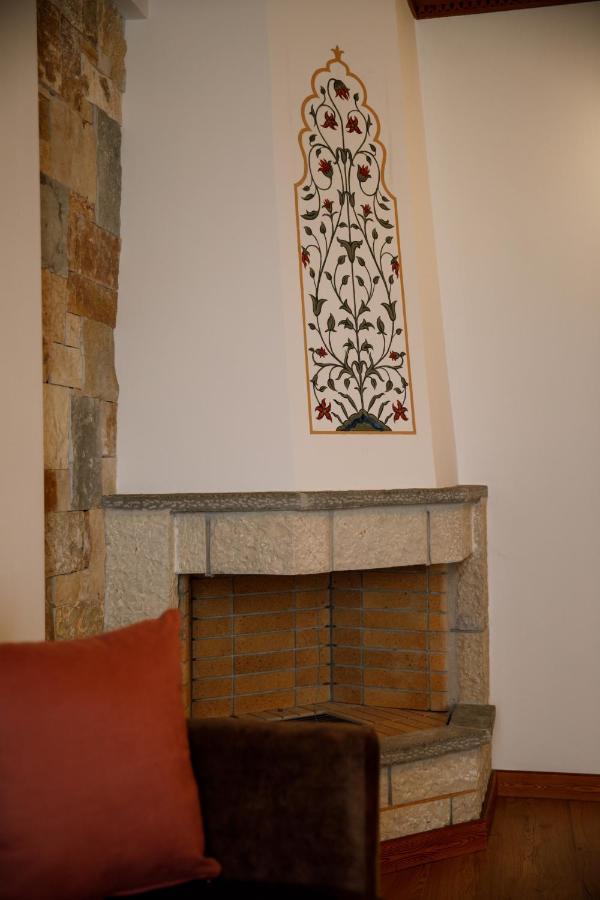 Rose Garden Hotel Gjirokastër 外观 照片