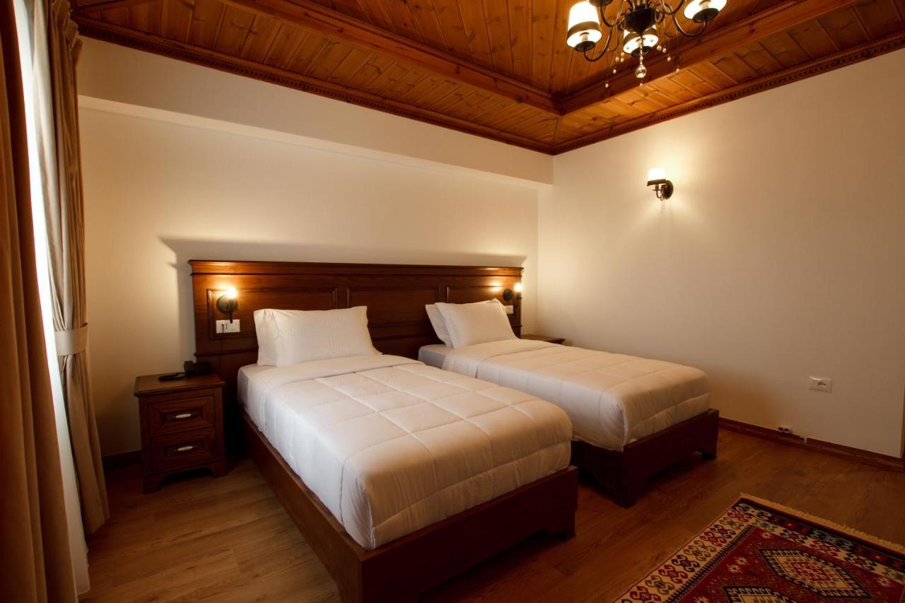 Rose Garden Hotel Gjirokastër 外观 照片