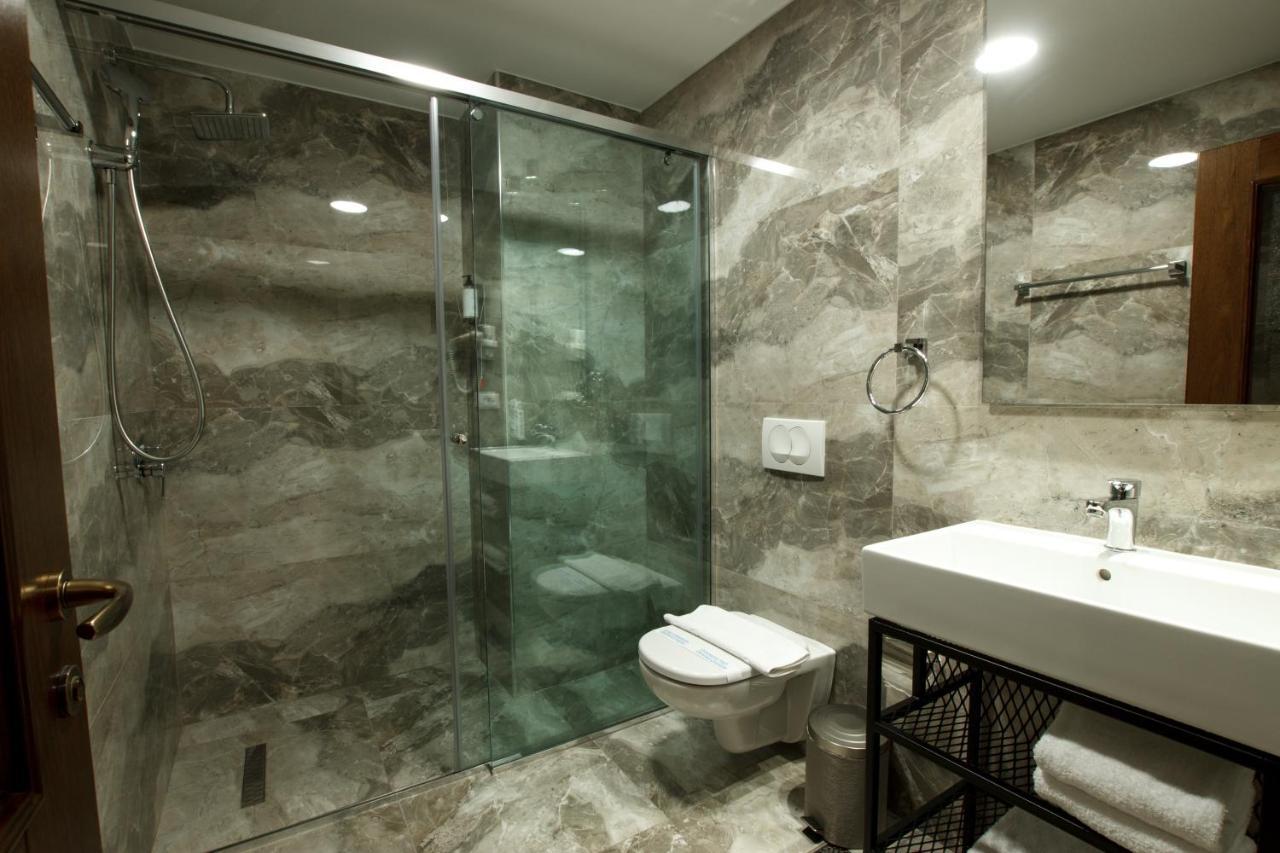 Rose Garden Hotel Gjirokastër 外观 照片