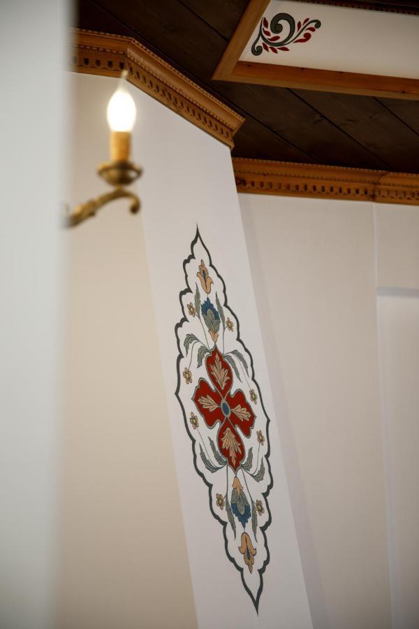 Rose Garden Hotel Gjirokastër 外观 照片