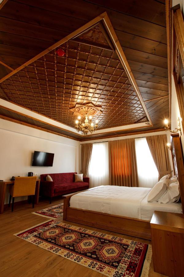 Rose Garden Hotel Gjirokastër 外观 照片