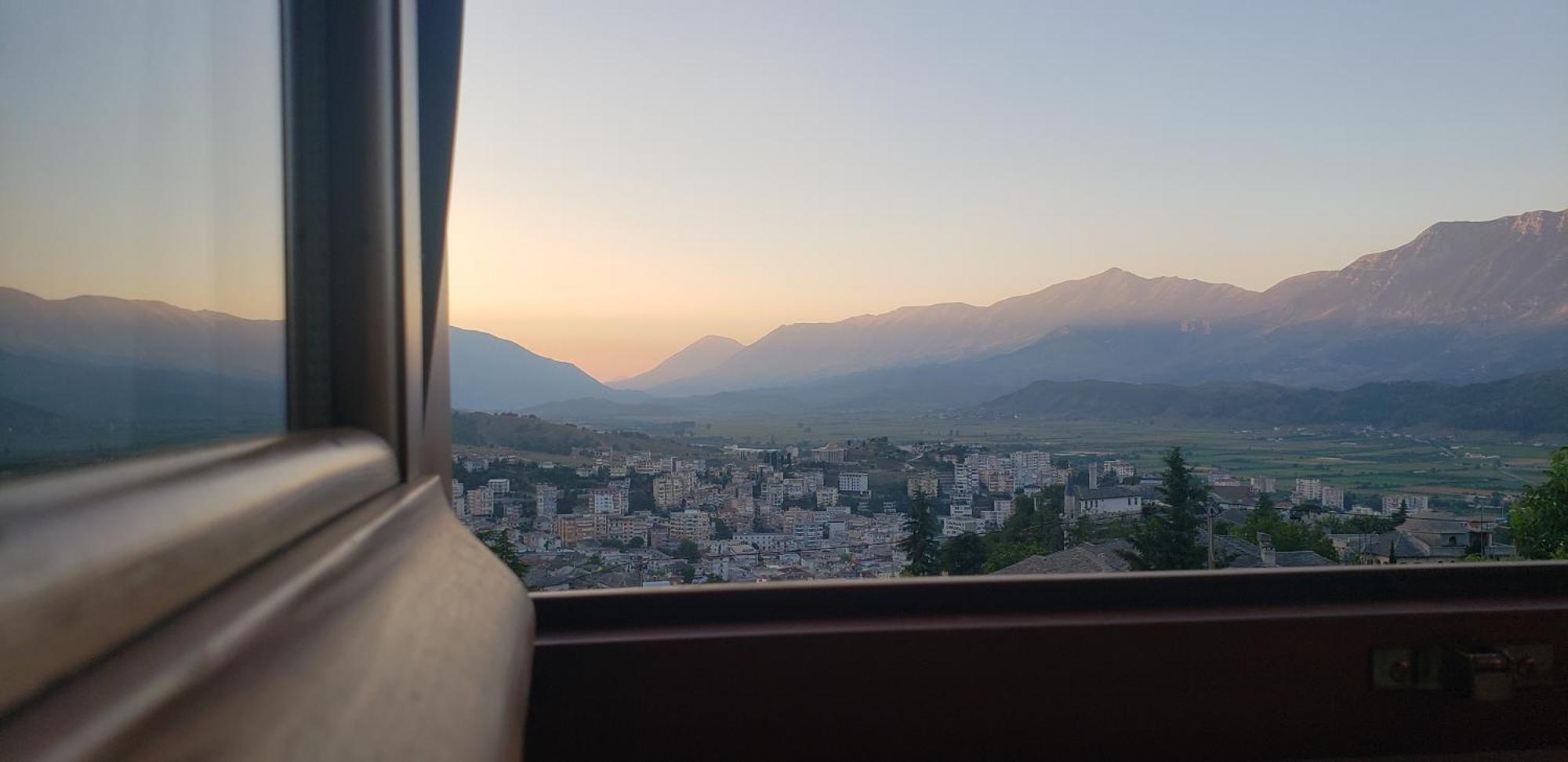Rose Garden Hotel Gjirokastër 外观 照片