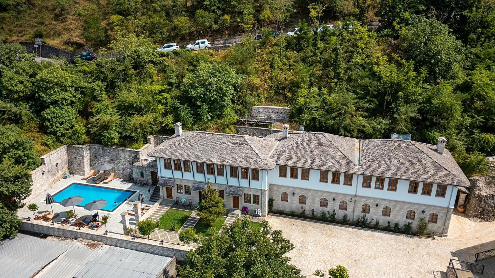 Rose Garden Hotel Gjirokastër 外观 照片